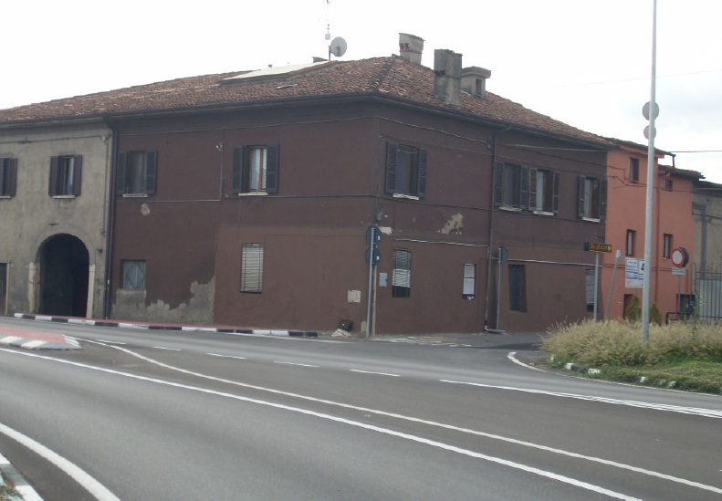 
Trattasi di appartamento a piano primo, facente parte di un edificio "a corte", ristrutturato negli anni
ottanta