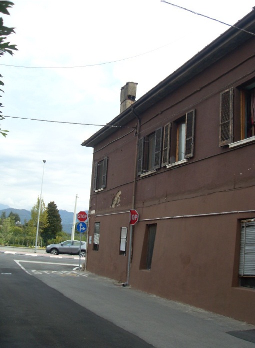 
Trattasi di appartamento a piano primo, facente parte di un edificio "a corte", ristrutturato negli anni
ottanta