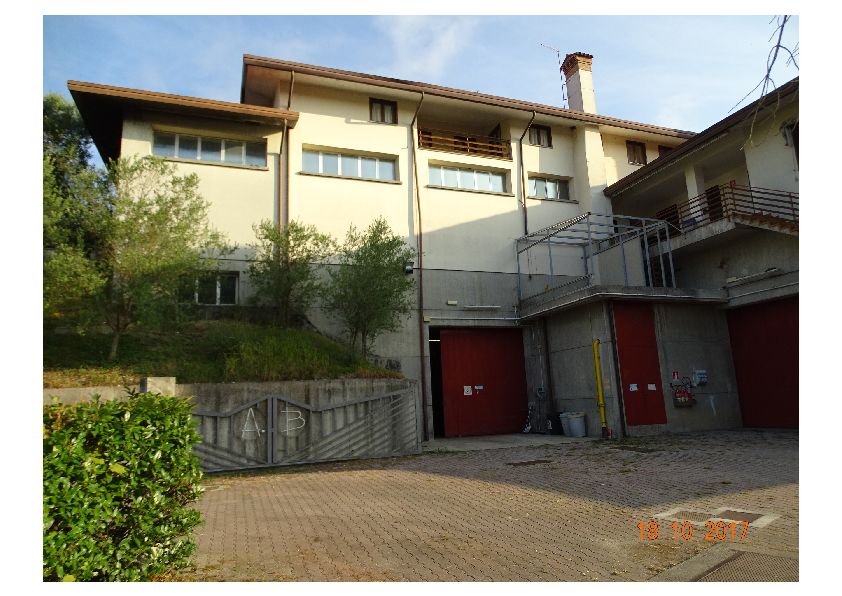 Centro Aziendale con relative pertinenze.