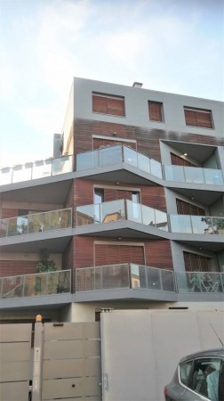 complesso immobiliare ad uso abitativo in Firenze in viale Belfiore n. 13/a; al piano primo e secondo, distribuito su due piani sul retro e sulla destra del vano scale condominiale: piano primo: vano cucinotto, bagno, ripostiglio; secondo piano con accesso scala interna: due vani, bagno ripostiglio e disimpegno