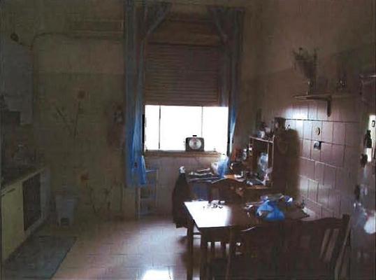 Descrizione: Ingresso, corridoio, cucina, bagno, 3 camere e ripostiglio. Mq. 115. Identificativi catastali: fg. 15, part. 110, sub. 12