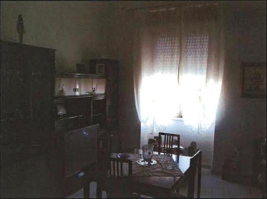 Descrizione: Ingresso, corridoio, cucina, bagno, 3 camere e ripostiglio. Mq. 115. Identificativi catastali: fg. 15, part. 110, sub. 12