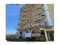 Descrizione: Appartamento composto da: ingresso, corridoio, salone, due camere, cucina, doppi servizi, ampi balconi  + pertinenziale cantinola  al piano S1 posto auto scoperto. Mq. 147. Piena Proprietà. Libero. CAPUA (CE), CAP - 81043,Via Scarano n. 2-III Trav. - Parco Primavera , scala Fabbricato F6 interno 6,  piano 1°. Identificativi catastali: Unità principale foglio 42, part. 5121, sub. 145 Pertinenza: foglio 42, part. 5121, sub. 169 Pertinenza:foglio 42, part. 5121, sub. 239
