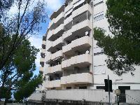 Descrizione: ingresso, corridoio, soggiorno, tre camere, cucina e due bagni, di cui uno con areazione meccanica. Sono presenti due balconi.
 + al piano seminterrato una cantina con annesso posto auto esclusivo. Mq. 160. Piena Proprietà - libero. REGGIO CALABRIA (RC), CAP - 89131, C/da Gagliardi, 58, scala A3, interno 4,  piano secondo e seminterrato (pertinenza). Identificativi catastali: Unità principale - foglio 5GNA, part. 475,
sub. 89; pertinenza - foglio 5GNA, part. 475, sub. 209.