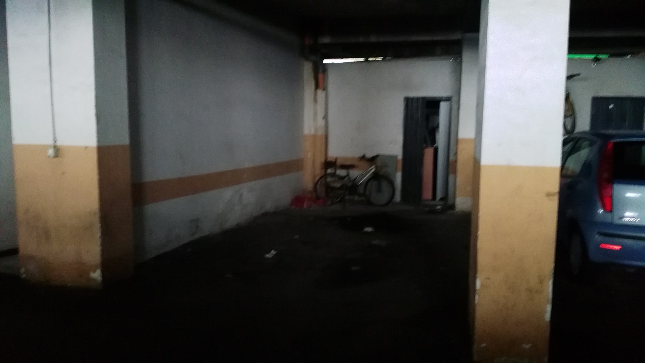Descrizione: ingresso, corridoio, soggiorno, tre camere, cucina e due bagni, di cui uno con areazione meccanica. Sono presenti due balconi.
 + al piano seminterrato una cantina con annesso posto auto esclusivo. Mq. 160. Piena Proprietà - libero. REGGIO CALABRIA (RC), CAP - 89131, C/da Gagliardi, 58, scala A3, interno 4,  piano secondo e seminterrato (pertinenza). Identificativi catastali: Unità principale - foglio 5GNA, part. 475,
sub. 89; pertinenza - foglio 5GNA, part. 475, sub. 209.