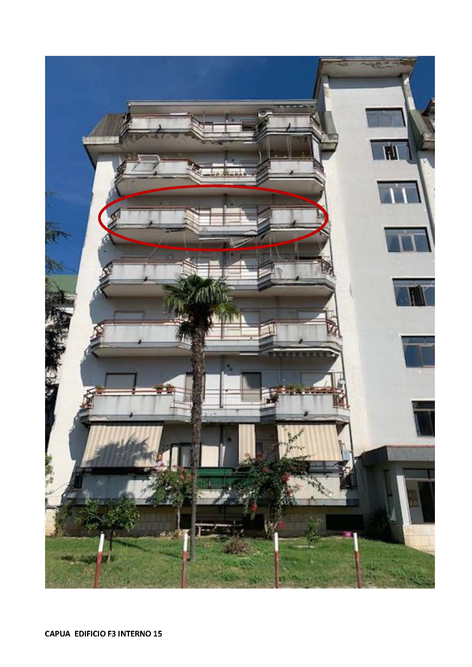 Descrizione: Appartamento composto da: ingresso, corridoio, salone, due camere, cucina, doppi servizi, ampi balconi  + pertinenziale cantinola  al piano S1 posto auto scoperto. Mq. 147. Piena Proprietà. Libero. CAPUA (CE), CAP - 81043,Via Scarano n. 2-III Trav. - Parco Primavera , scala Fabbricato F3 interno 15,  piano 4°. Identificativi catastali: Unità principale: foglio 42, part. 5121, sub. 14 Pertinenza: foglio 42, part. 5121, sub. 203 Pertinenza: foglio 42, part. 5121, sub. 40
