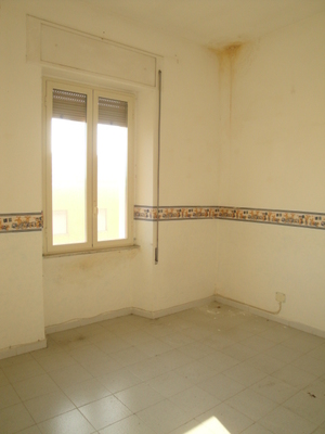 Immobile sito in SABAUDIA (LT) in Corso Vittorio Emanuele III, 69,piano secondo. Descrizione: Ingresso, corridoio, 2 camere, cucina e bagno + locale cantina. Mq. 80. Identificativi catastali: Foglio 109, part. 44, sub. 35  con cantina  foglio 109, part. 44, sub. 44