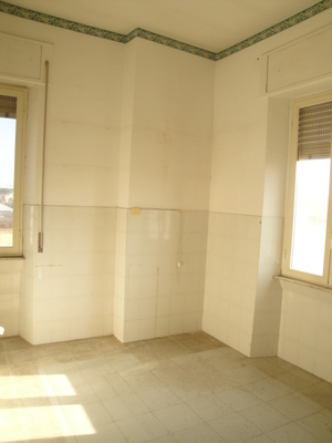 Immobile sito in SABAUDIA (LT) in Corso Vittorio Emanuele III, 69,piano secondo. Descrizione: Ingresso, corridoio, 2 camere, cucina e bagno + locale cantina. Mq. 80. Identificativi catastali: Foglio 109, part. 44, sub. 35  con cantina  foglio 109, part. 44, sub. 44