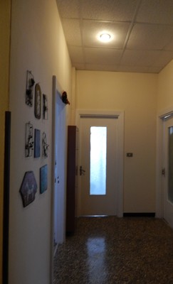 Immobile sito in CHIAVARI (GE)  in Via Parma, 124/L,piano quarto. Descrizione: Ingresso, cucina, disimpegno, bagno, tre camere e poggiolo + Posto auto scoperto e cantina ad uso esclusivo, due locali deposito ad uso comune (millesimi 100). Mq. 123 (comprensivo di quota parte di deposito di pertinenza). Identificativi catastali: Foglio 12, part. 2258, sub. 9 con posto auto scoperto al foglio 12, part. 2239 sub. 1, deposito comune al foglio 12, part. 2258 sub. 13 (100/millesimi), deposito comune al foglio 12, part. 2258 sub. 14 (100/millesimi)