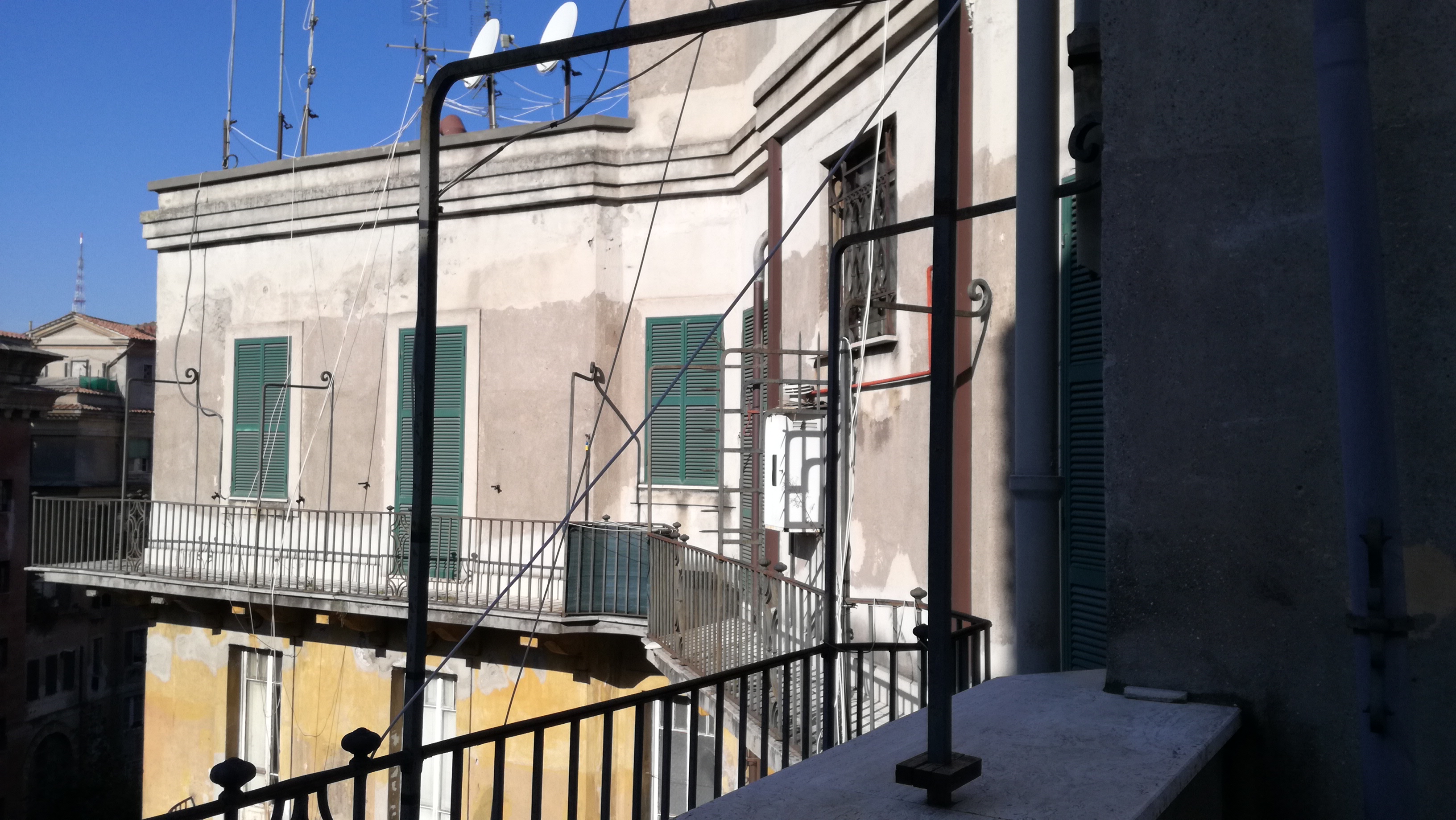 Appartamento sito in ROMA VIA F.P. DE CALBOLI 8,  scala F, piano 6 INT.11 DI 10,5 VANI CON ASCENSORE + DA REF: CANTINA MATRICOLA 602632 SCALA G PIANO SEMINTERRATO CANTINA N. 4 Mq. 185. N.C.E.U. categoria A3- foglio 400 part. 153 sub 29