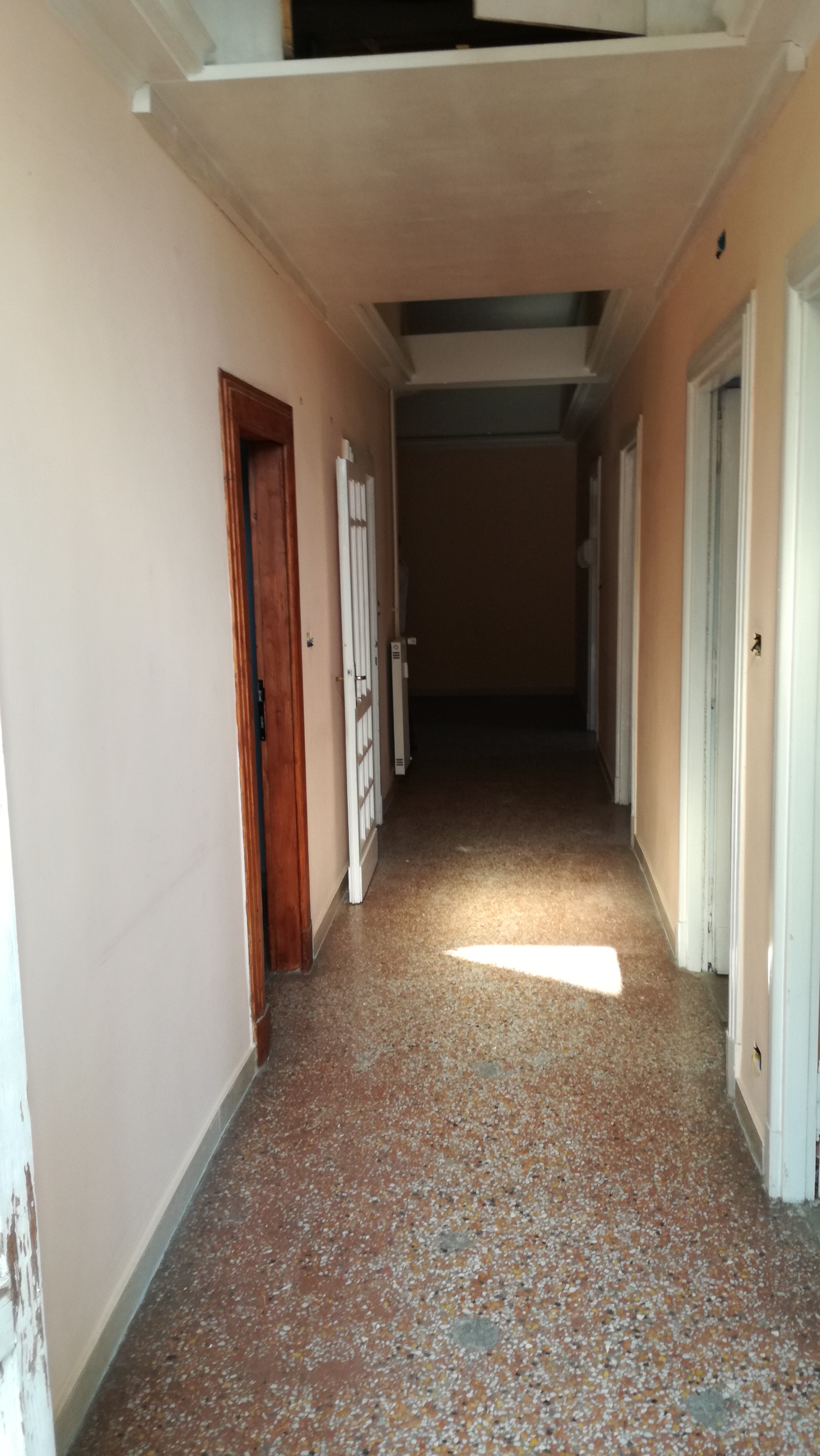 Appartamento sito in ROMA VIA F.P. DE CALBOLI 8,  scala F, piano 6 INT.11 DI 10,5 VANI CON ASCENSORE + DA REF: CANTINA MATRICOLA 602632 SCALA G PIANO SEMINTERRATO CANTINA N. 4 Mq. 185. N.C.E.U. categoria A3- foglio 400 part. 153 sub 29