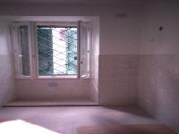 Appartamento sito in ROMA VIA GALILEO FERRARIS 19,  scala B, piano 1 INT.2 DI 4,5 VANI SENZA ASCENSORE. Mq. 82. N.C.E.U. categoria A4- foglio 516 part. 102 sub 16