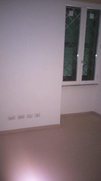 Appartamento sito in ROMA VIA GALILEO FERRARIS 19,  scala B, piano 1 INT.2 DI 4,5 VANI SENZA ASCENSORE. Mq. 82. N.C.E.U. categoria A4- foglio 516 part. 102 sub 16