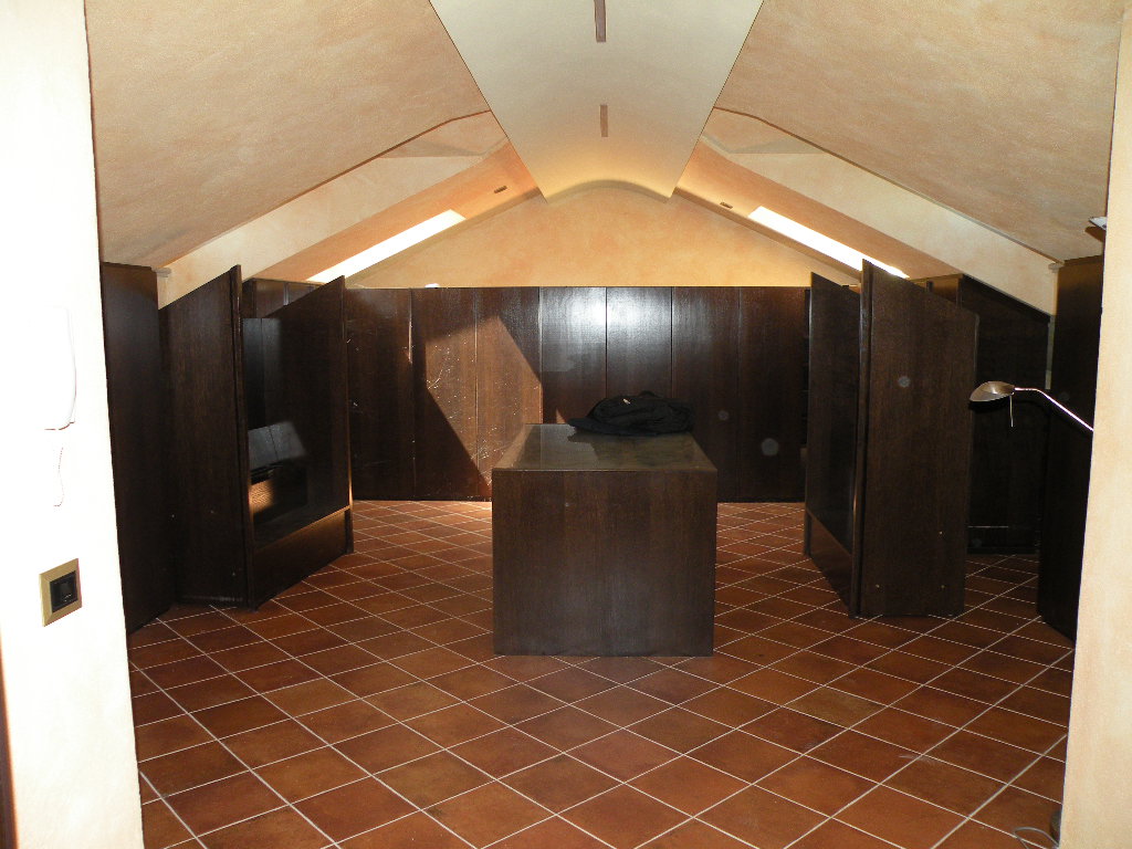 Fabbricato residenziale - villa unifamiliare- con terreno di pertinenza. Identificativi catastali: C.F. fg.4 mapp.835. C.T. Fg. 4, Mapp. 776, 835