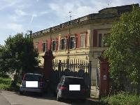 Immobile sito in CAPUA (CE) in Via Santa Maria La Fossa, 39,piano primo. Descrizione: Cucina, bagno, ripostiglio, corridoio, quattro camere.. Mq. 201. Identificativi catastali: Foglio 39 part. 5055 sub. 6