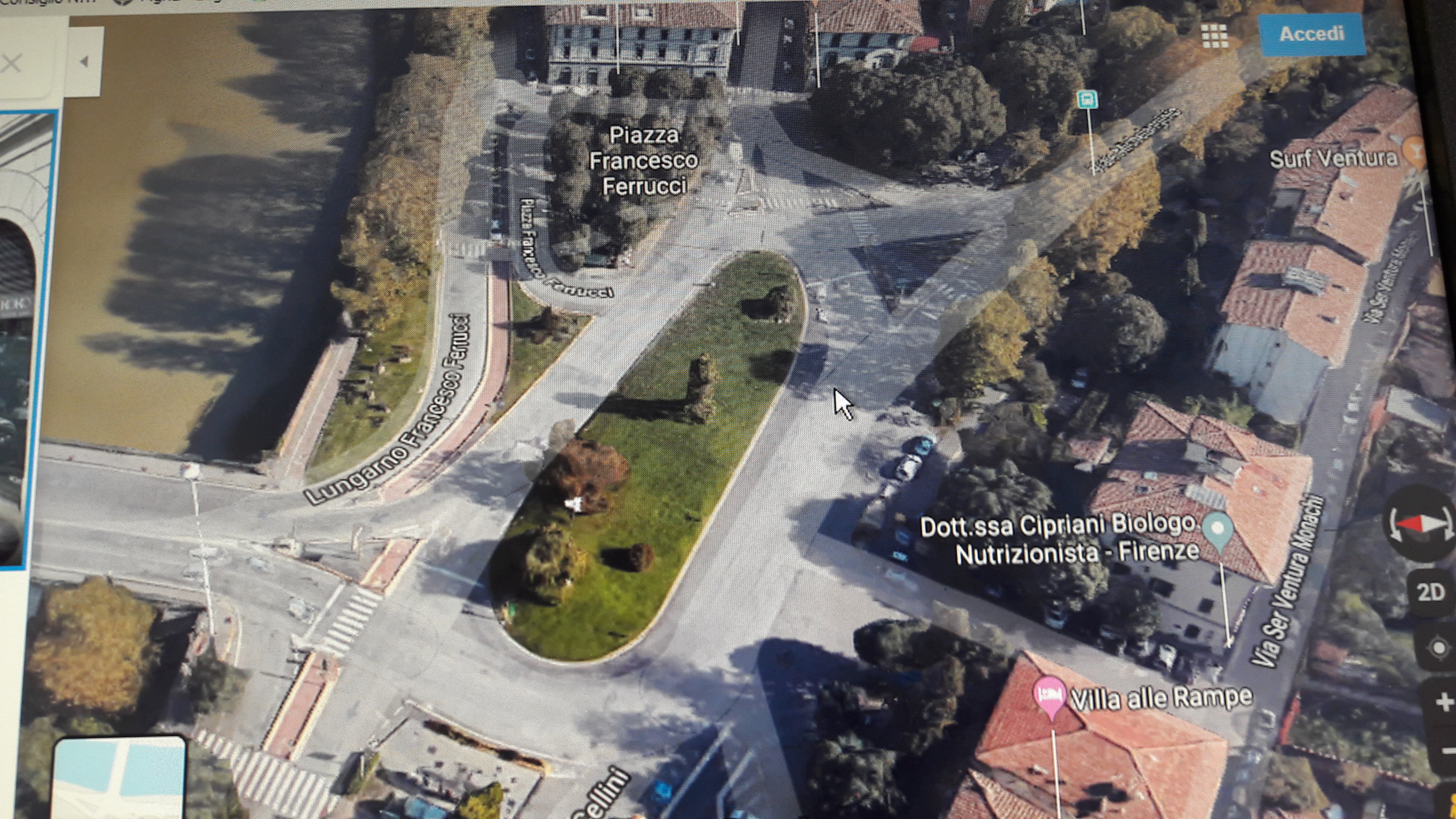 Piena proprietà di unità immobiliare, adibita ad ufficio, ubicata in Piazza Ferrucci 4, appartenente ad un condominio di quattro piani comprendente una
parte a piano terra, cinque vani disimpiego e servizio, ed una parte a piano seminterrato, sei vani adibiti a uffici e archivi.