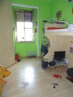 Descrizione: Ingresso, 3 camere, cucina e wc + cantina. Mq. 84 (compreso cantina). N.C.E.U. foglio 397 part. 5 sub. 11. Libero. Intera Proprietà