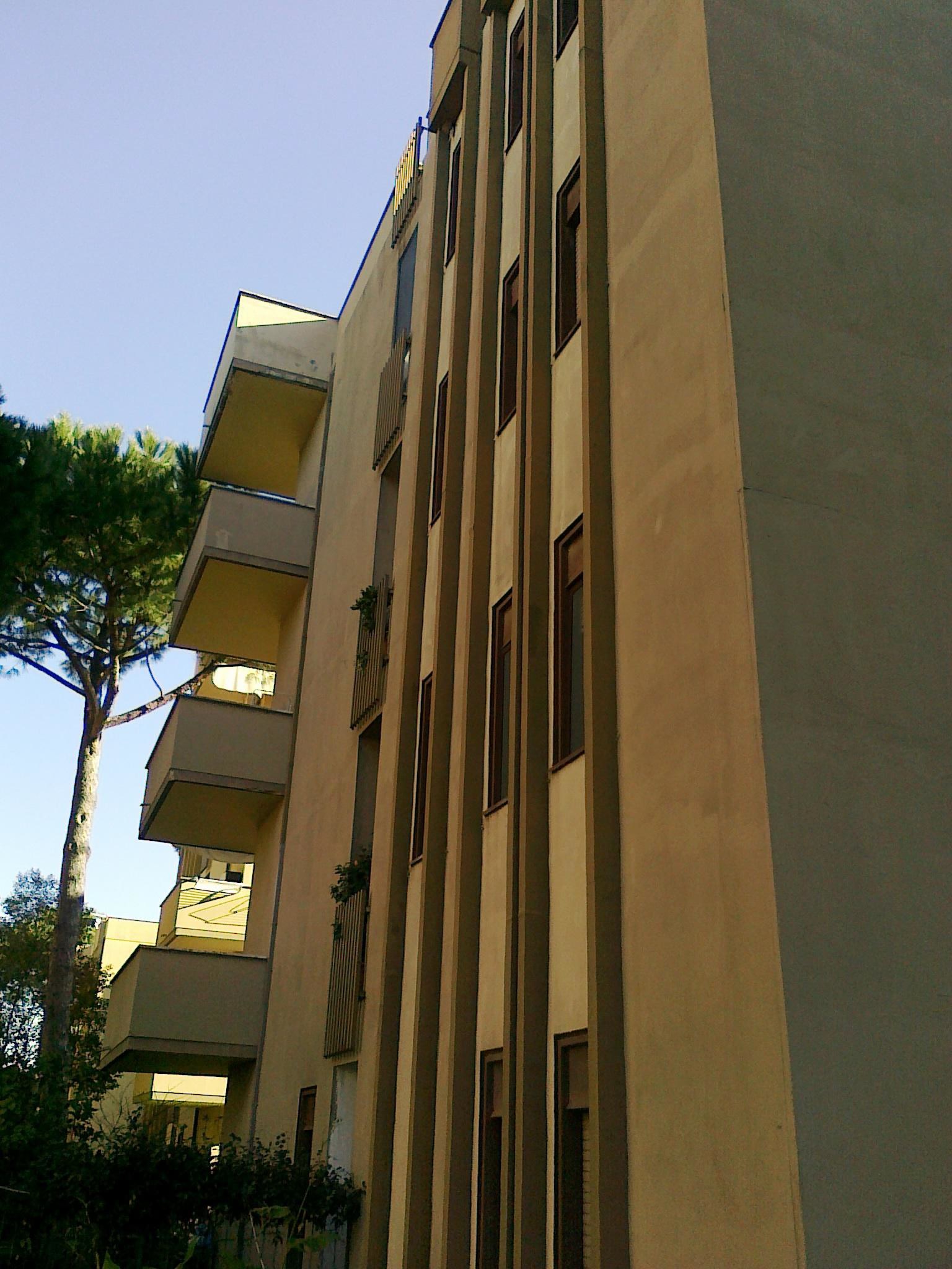 Descrizione: Cucina, 2 bagni, 4 stanze, 3 balconi, ingresso e corridoio + deposito e posto auto scoperto . Mq. 130 + 25 (deposito) + 10 (posto auto scoperto). N.C.E.U. foglio 8 part. 531 sub. 505, con deposito al foglio 8 part. 531 sub. 23 e posto auto scoperto al foglio 8 part. 1395 sub. 10. Libero. Intera Proprietà