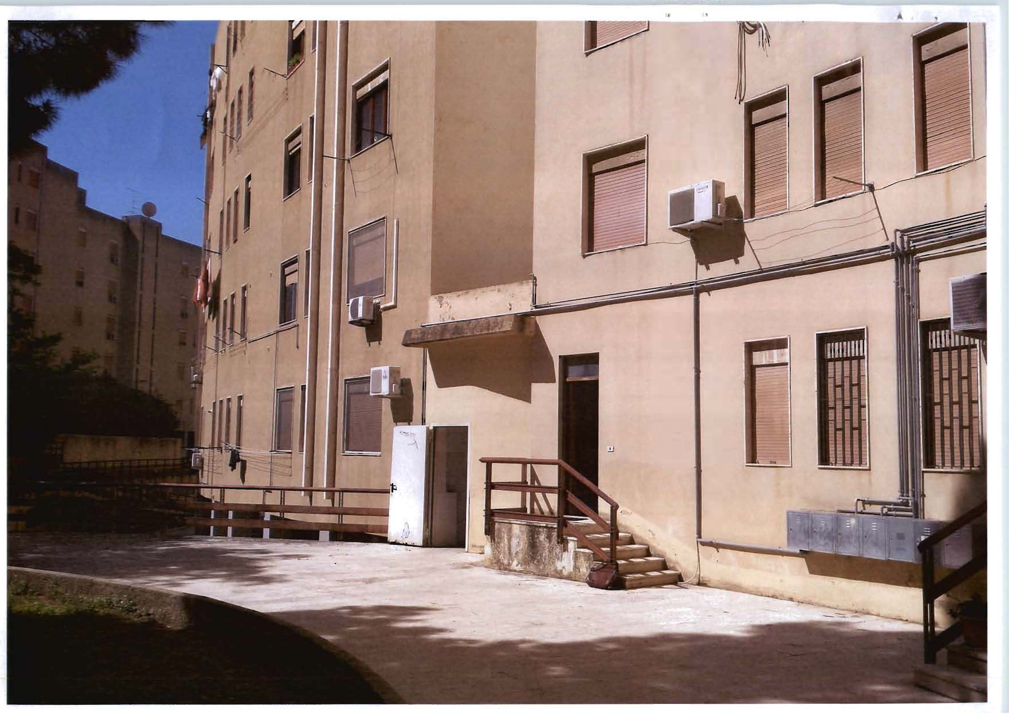Immobile sito in REGGIO CALABRIA (RC) Via Nazionale Pentimele, 87/N. Descrizione: 4,5 vani catastali con n. 1 locale wc. N.C.E.U. foglio 21 part. 222, sub. 47