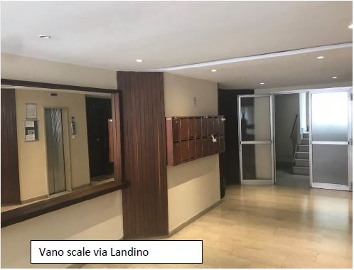 Immobile sito in Firenze (FI) Via Landino 7/A. Descrizione: Doppio ingresso, disimpegno, cucina, soggiorno, n.2 camere, bagno, n.2 ripostigli, n.2 verande + pertinenziale cantina, posto auto coperto. N.C.E.U. Unità principale: foglio76, part. 42, sub.551. Pertinenza: foglio76, part. 42, sub. 552. Pertinenza: foglio76, part. 42, sub. 505