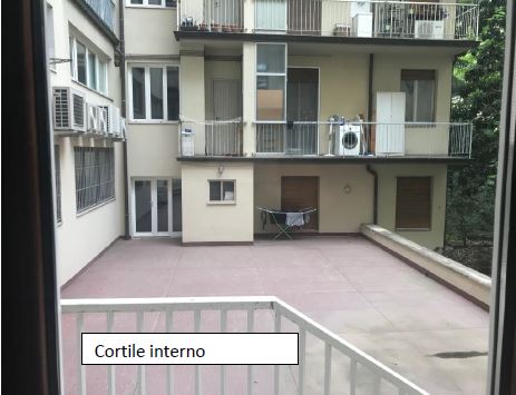 Immobile sito in Firenze (FI) Via Landino 7/A. Descrizione: Doppio ingresso, disimpegno, cucina, soggiorno, n.2 camere, bagno, n.2 ripostigli, n.2 verande + pertinenziale cantina, posto auto coperto. N.C.E.U. Unità principale: foglio76, part. 42, sub.551. Pertinenza: foglio76, part. 42, sub. 552. Pertinenza: foglio76, part. 42, sub. 505