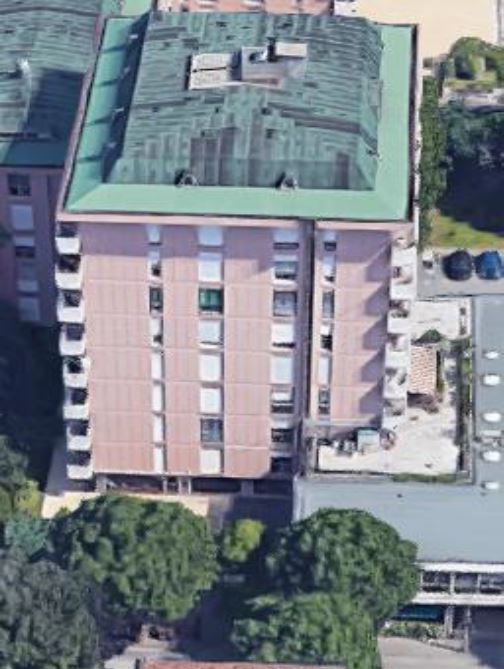 Immobile sito in via Palestro 22/A Padova, CAP 35138, Scala W, Piano R, int. 9. negozio al piano rialzato mq. 78,61 + pertinenziale Posto auto in autorimessa interrata condominiale mq. 11,60. NCEU Padova Fg 85 part. 482 sub 10 cat. C01 rendita 2353,8  Unità secondaria Fg 85 part. 707 sub 212 cat. C06 rendita 24,27. Libero. PIENA Proprietà
