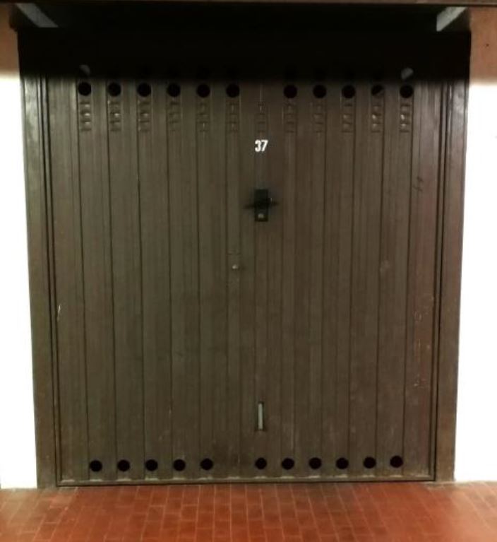 Immobile sito in Via Albona 9 Treviso, C.A.P. 31100, Scala D, Piano 4 int. 12 appartamento al piano quarto costituito da cucina, soggiorno/pranzo, ingresso, disimpegno, due camere, un bagno, un ripostiglio e due terrazze, oltre alla soffitta mq 111 + pertinenziale box auto coperto in autorimessa interrata mq 15. NCEU  Fg A/6 part. 1271 sub 68 cat. A02 rendita 464,81  Fg A/6 part. 1271 sub 97 cat. C06 rendita 57,84. LOCATO Contratto di locazione uso abitativo ex art.2, comma 3 legge 431/1998, con durata anni 3, decorrenza dal 01/05/2017 al 30/04/2020, canone mensile € 374,84 oltre oneri condominiali. PIENA Proprietà locato base d'asta già ridotta del 30%