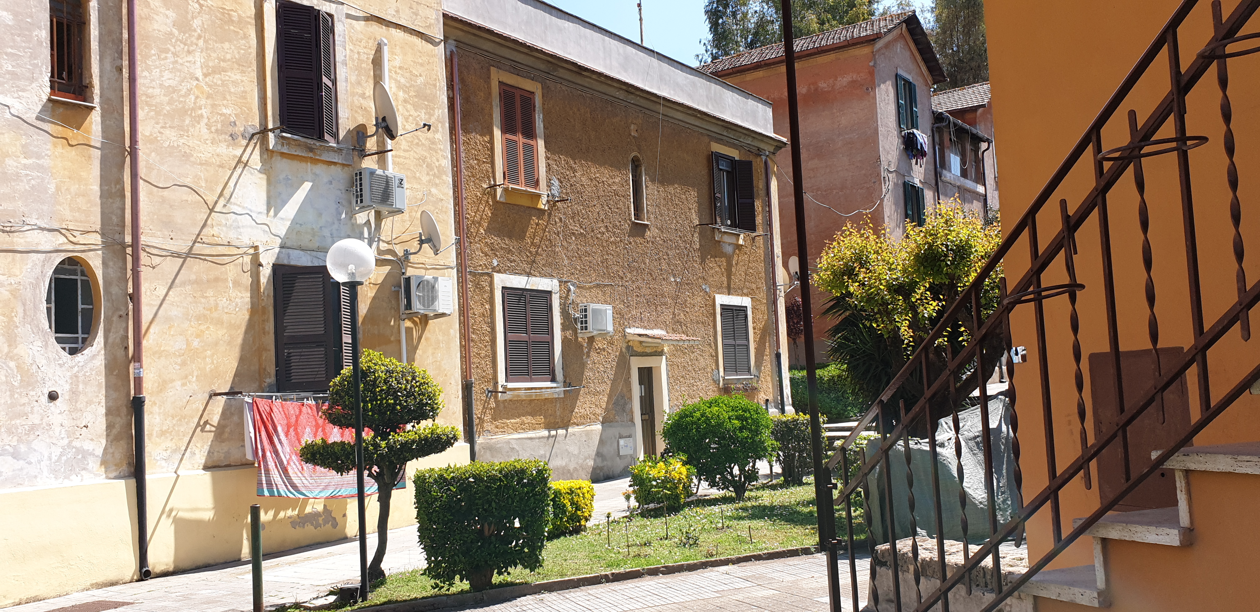 APPARTAMENTO INT.3 DI 3,5 VANI SENZA ASCENSORE.Mq. 48. Identificativi catastali categoria A4- foglio 825 part. 27 sub 13. Libero