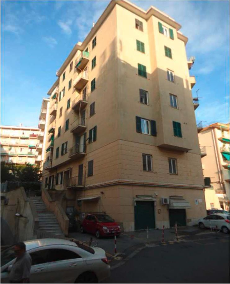 In GENOVA, CAP - 16146 VIA CAPRERA, 16,  piano 3, int. 16. Descrizione: Alloggio posto al piano terzo dell'edificio, avente un'altezza interna pari a ca. m 3,10, costituito da ingresso, un corridoio di distribuzione, servizio igienico, cucina, un ripostiglio, una camera, sala e poggiolo. Mq. 73. N.C.E.U.Sez. GEB Foglio 62 Particella 956 Sub. 17. LIBERO.PIENA PROPRIETA'
