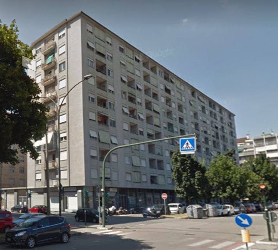 In TORINO, CAP - 10134 PIAZZA GALIMBERTI, 3,  piano 5, int. 14. Descrizione: Abitazione composta da corridoio, due vani, bagno cucina e balcone. Mq. 63. N.C.E.U.Foglio 1423 Particella 58 Sub. 180. Libero.Piena proprietà