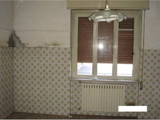 Immobile, sito in BERGAMO - CAP 24123, VIA ANGELO PINETTI 23. Descrizione: 2 disimpegni, soggiorno, 3 camere, cucina, 2 wc e ripostiglio + pertinenziale locale deposito. Mq. 177. N.C.E.U. A3 foglio 17 part. 5550 sub. 702
