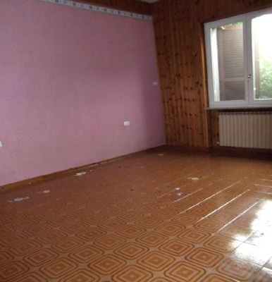 Immobile, sito in PIACENZA - CAP 29121, VIA EMILIA PAVESE, 114. Descrizione: Soggiorno, 3 camere, cucina e bagno + pertinenziale corte esclusiva e locale deposito/caldaia. Mq. 100. N.C.E.U. A7 foglio 47 part. 3186 sub. 1, con area scoperta al foglio 47 part. 3186 sub. 1