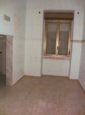 Immobile, sito in BARI- CAP 70123, VIA NAPOLI 326. Descrizione: Ingresso, 4 camere, cucina e wc. Mq. 112. N.C.E.U. A3 foglio 15 part. 110 sub. 5