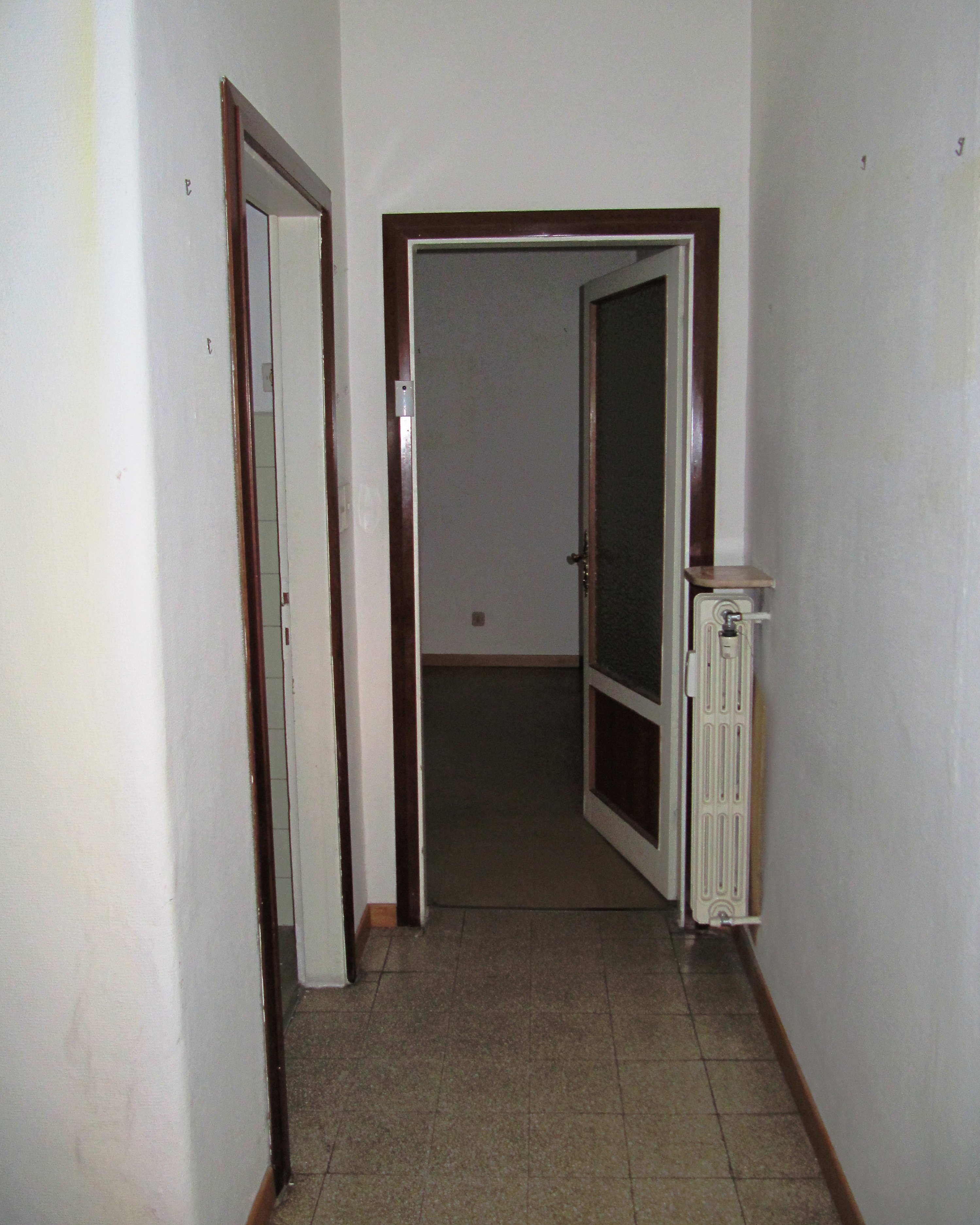 APPARTAMENTO DI 3,5 VANI SENZA ASCENSORE. Mq. 57. Identificativi catastali categoria A2- foglio 373 part. 65 sub 37. Libero. LE VISITE PRESSO GLI IMMOBILI SARANNO ESEGUITE ESCLUSIVAMENTE NEI GIORNI E ORARI INDICATI NEL CAMPO NOTE, PREVIA PRENOTAZIONE OBBLIGATORIA DA EFFETTUARSI A MEZZO MAIL ALL'INDIRIZZO prenotazione.alloggi@aterroma.it TASSATIVAMENTE ENTRO LE ORE 14:00 DEL GIORNO FERIALE PRECEDENTE A QUELLO PREVISTO PER LA VISITA.