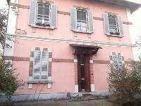 Immobile, sito in PIACENZA - CAP 29121, VIA EMILIA PAVESE, 108. Descrizione: Soggiorno, 4 camere, cucina, 2 bagni e soppalco + pertinenziale 2 corti esclusive e box auto. Mq. 206. N.C.E.U. A2 foglio 47 part. 3187 sub. 2, con box auto al foglio 47 part. 3187 sub. 7