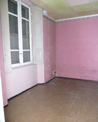 Immobile, sito in PIACENZA - CAP 29121, VIA EMILIA PAVESE, 108. Descrizione: Soggiorno, 4 camere, cucina, 2 bagni e soppalco + pertinenziale 2 corti esclusive e box auto. Mq. 206. N.C.E.U. A2 foglio 47 part. 3187 sub. 2, con box auto al foglio 47 part. 3187 sub. 7