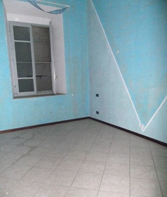 Immobile, sito in PIACENZA - CAP 29121, VIA EMILIA PAVESE, 108. Descrizione: Soggiorno, 4 camere, cucina, 2 bagni e soppalco + pertinenziale 2 corti esclusive e box auto. Mq. 206. N.C.E.U. A2 foglio 47 part. 3187 sub. 2, con box auto al foglio 47 part. 3187 sub. 7
