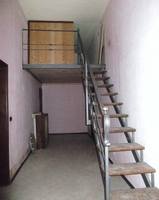 Immobile, sito in PIACENZA - CAP 29121, VIA EMILIA PAVESE, 108. Descrizione: Soggiorno, 4 camere, cucina, 2 bagni e soppalco + pertinenziale 2 corti esclusive e box auto. Mq. 206. N.C.E.U. A2 foglio 47 part. 3187 sub. 2, con box auto al foglio 47 part. 3187 sub. 7