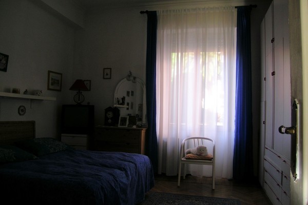 Immobile, sito in CHIAVARI (GENOVA) - CAP 16043, VIA PARMA 10. Descrizione: Ingresso, corridoio, soggiorno, saletta, 2 camere, disimpegno, cucina, bagno, ripostiglio e terrazzo + pertinenziale cantina e posto auto scoperto. Mq. 136. N.C.E.U. A3 foglio 12 part. 1996 sub. 2, con posto auto scoperto al foglio 12 part. 1996 sub. 42