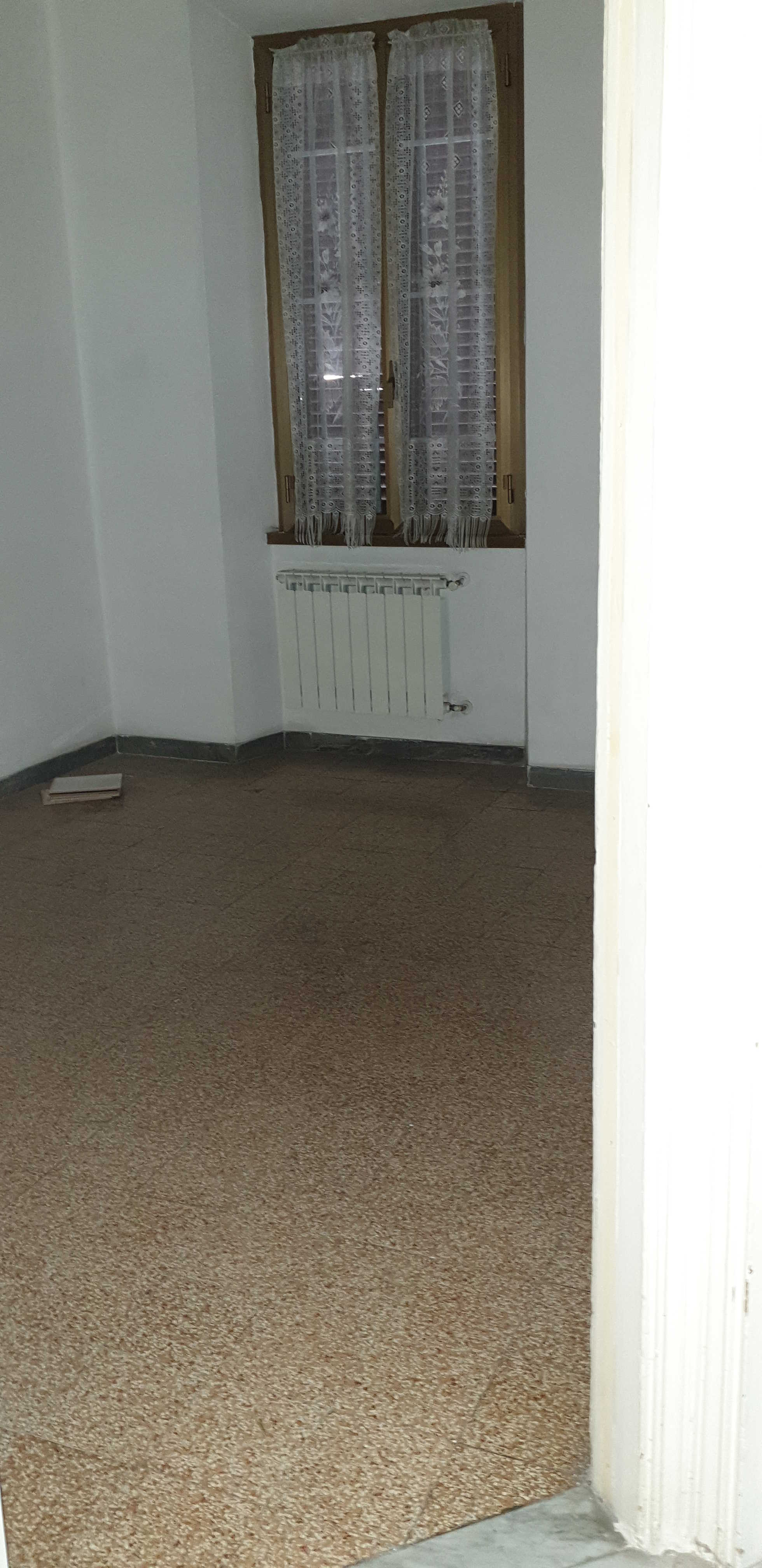 APPARTAMENTO INT.3 DI 3,5 VANI SENZA ASCENSORE. Mq. 51. LIBERO. Identificativi catastali categoria A4- foglio 824 part. 96 sub 5
