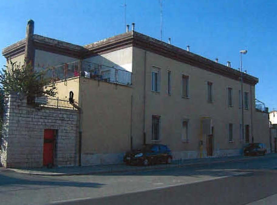 Immobile, sito in BARI- CAP 70123, VIA NAPOLI 322/A. Descrizione: Disimpegno, 3 camere, cucinino e wc + pertinenziale locale deposito. Mq. 70. N.C.E.U. A3 foglio 15 part. 134 sub. 13, con deposito al foglio 15 part. 134 sub. 4