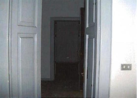 Immobile, sito in BARI- CAP 70123, VIA NAPOLI 322/A. Descrizione: Disimpegno, 3 camere, cucinino e wc + pertinenziale locale deposito. Mq. 70. N.C.E.U. A3 foglio 15 part. 134 sub. 13, con deposito al foglio 15 part. 134 sub. 4
