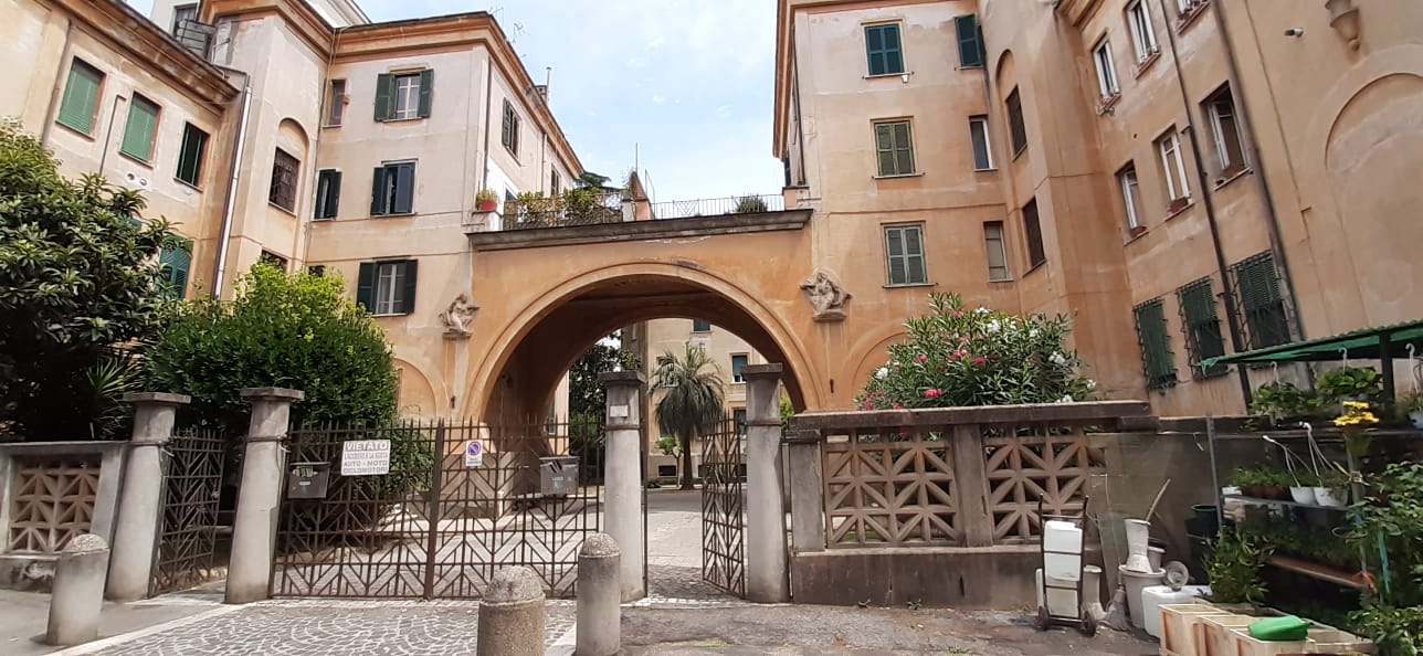 APPARTAMENTO INT.4 DI 7,5 VANI SENZA ASCENSORE in ROMA Viale Adriatico n°2, scala C, piano 2 + pertinenziale TERRAZZO. Mq. 160. LIBERO. Identificativi catastali A/4, foglio 277, part. 67, sub. 10