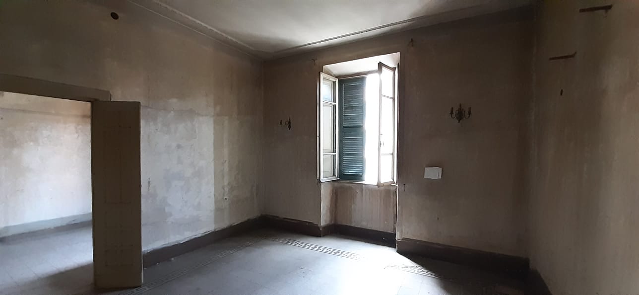 APPARTAMENTO INT.4 DI 7,5 VANI SENZA ASCENSORE in ROMA Viale Adriatico n°2, scala C, piano 2 + pertinenziale TERRAZZO. Mq. 160. LIBERO. Identificativi catastali A/4, foglio 277, part. 67, sub. 10