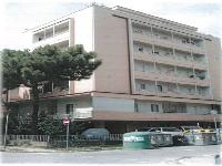 Appartamento + cantina + posto auto scoperto, in Cesenatico (FC) Viale Mantegna 19. Mq 50. Proprietà per 50%. Libero