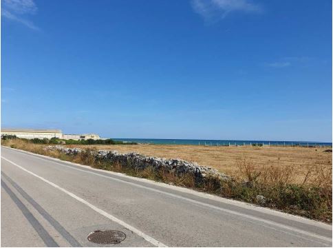 Terreni, in Giovinazzo (BA) Via SS n. 16 snc. Mq 24275. Piena proprietà. Libero