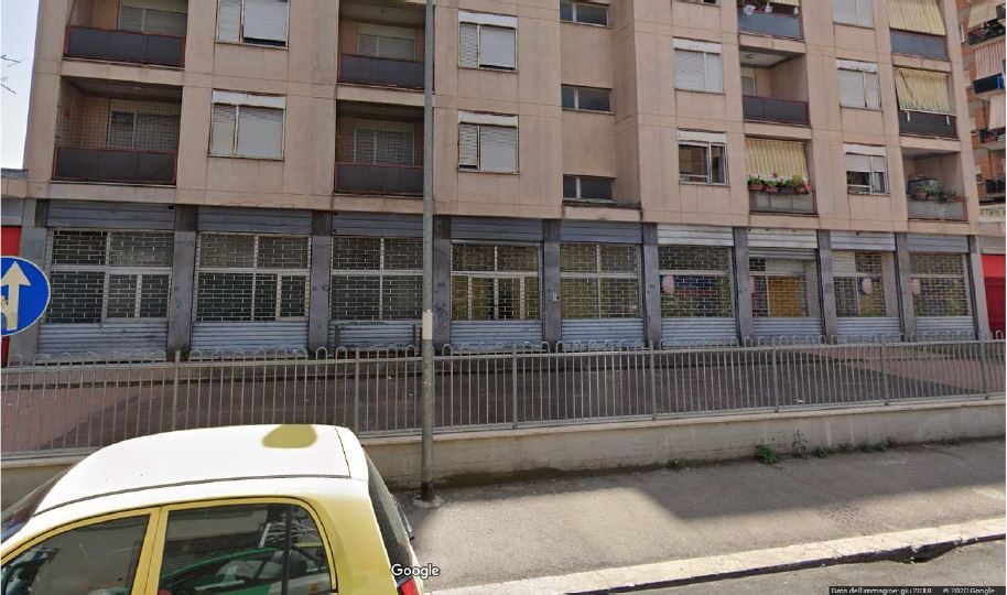 Immobile sito in LATINA (LT), CAP - 04100 VIA EROI DEL LAVORO, 12. Descrizione: Unità immobiliare al piano quinto destinata ad ufficio composta da ingresso, corridoio, cinque vani, due bagni, un ripostiglio e tre balconi. N.C.E.U. Foglio 140; Part.88; Sub 24. Mq. 135.Libero. Piena Proprietà