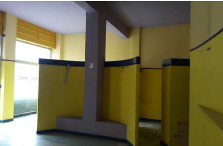 Immobile sito in LATINA (LT), CAP - 04100 VIA EROI DEL LAVORO, 12. Descrizione: Unità immobiliare al piano quinto destinata ad ufficio composta da ingresso, corridoio, cinque vani, due bagni, un ripostiglio e tre balconi. N.C.E.U. Foglio 140; Part.88; Sub 24. Mq. 135.Libero. Piena Proprietà