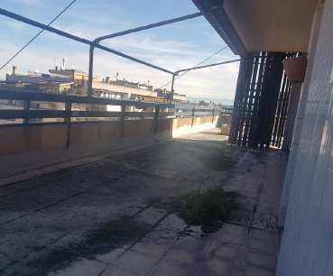 Immobile sito in ROMA (RM), CAP - 00147 VIA GIUSEPPE BERTO, 71. Descrizione: Unità immobiliare a destinazione residenziale di 7 vani catastali posta ai piani ottavo e nono del fabbricato, dotata di terrazzo al piano e lastrico solare. N.C.E.U. Foglio 853; Part.702; Sub 71. Mq. 146.Libero. Piena Proprietà