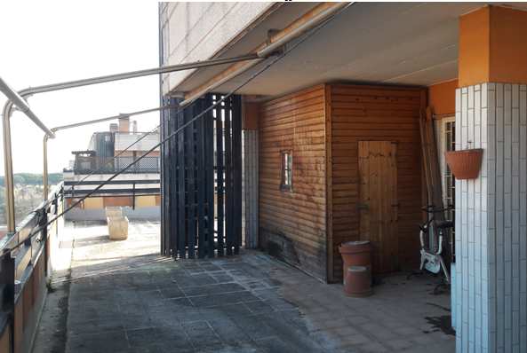 Immobile sito in ROMA (RM), CAP - 00147 VIA GIUSEPPE BERTO, 71. Descrizione: Unità immobiliare a destinazione residenziale di 7 vani catastali posta ai piani ottavo e nono del fabbricato, dotata di terrazzo al piano e lastrico solare. N.C.E.U. Foglio 853; Part.702; Sub 71. Mq. 146.Libero. Piena Proprietà